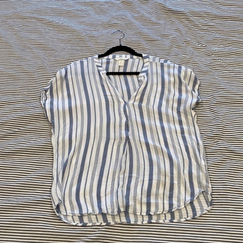 H&M flowy top blue white stripes short sleeve vneck sheer size medium